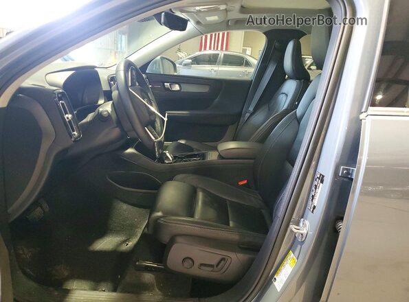 YV4L12UA1P2015188 2023 VOLVO XC40 Gray Вид салону спереду