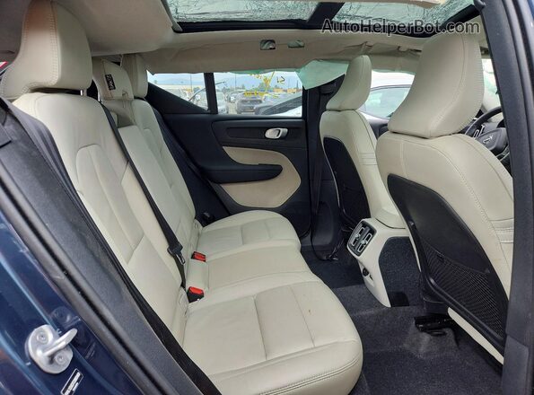 YV4L12UC3T2805460 2026 VOLVO XC40 Blue Rear interior view