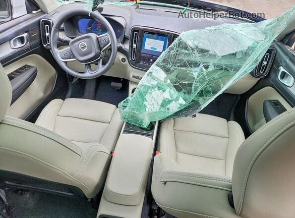 YV4L12UC3T2805460 2026 VOLVO XC40 Blue Dashboard view