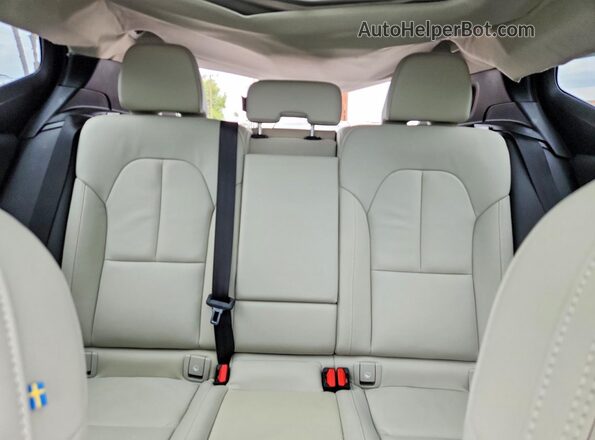 YV4L12UC3T2805460 2026 VOLVO XC40 Blue Rear seats view