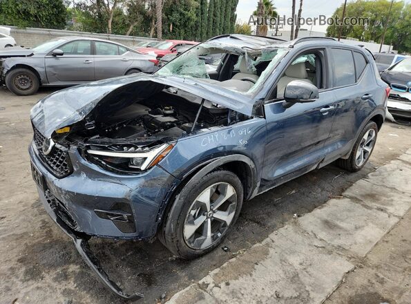 YV4L12UC3T2805460 2026 VOLVO XC40 Blue 