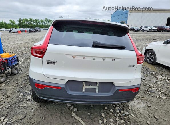 YV4L12UC4S2472023 2025 VOLVO XC40 White Rear view