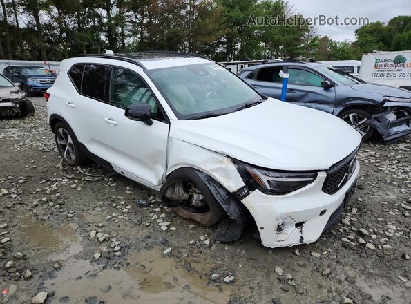 YV4L12UC4S2472023 2025 VOLVO XC40 White Front right