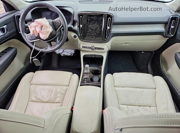YV4L12UC4S2472023 2025 VOLVO XC40 White Dashboard view