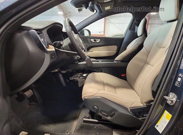 YV4M12RC3T1414392 2026 VOLVO XC60 Blue Front interior view