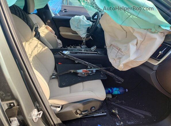 YV4M12RCXT1486447 2026 VOLVO XC60 Серебряный Вид салона спереди