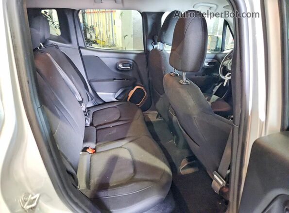 ZACCJABB9HPF06205 2017 JEEP RENEGADE Silver Widok wnętrza z tyłu