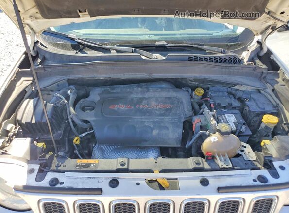ZACCJADB2HPF67960 2017 JEEP RENEGADE White Vista interior trasera