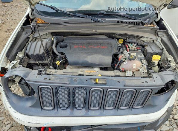 ZACCJBCB7JPH88872 2018 JEEP RENEGADE White Engine compartment view