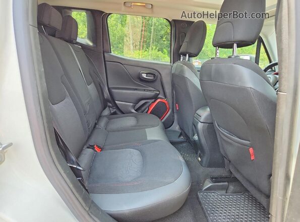 ZACCJBCB7JPH88872 2018 JEEP RENEGADE White Rear interior view