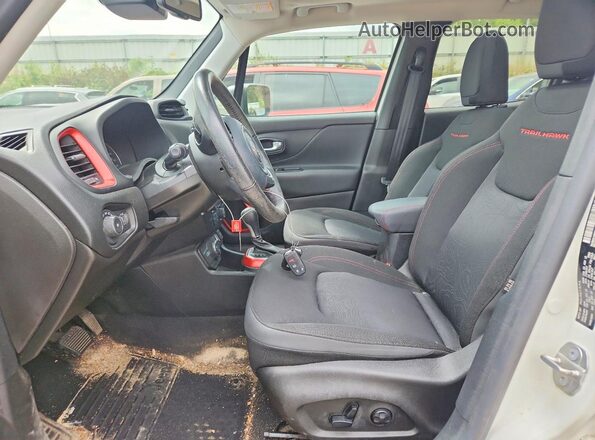 ZACNJBC11KPK00091 2019 JEEP RENEGADE White Vista interior delantera