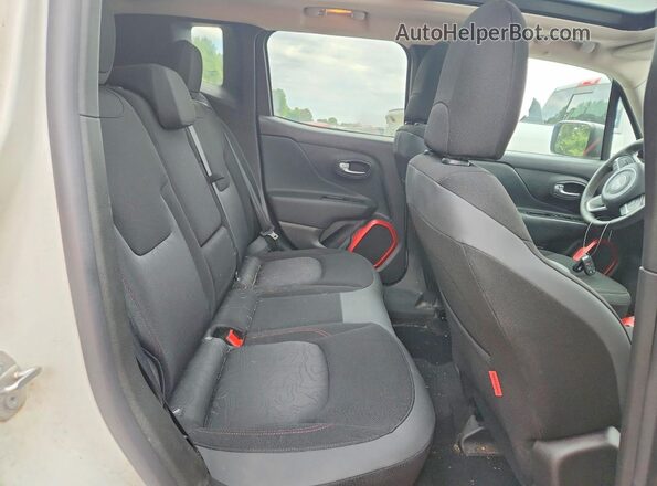 ZACNJBC11KPK00091 2019 JEEP RENEGADE White Vista interior trasera