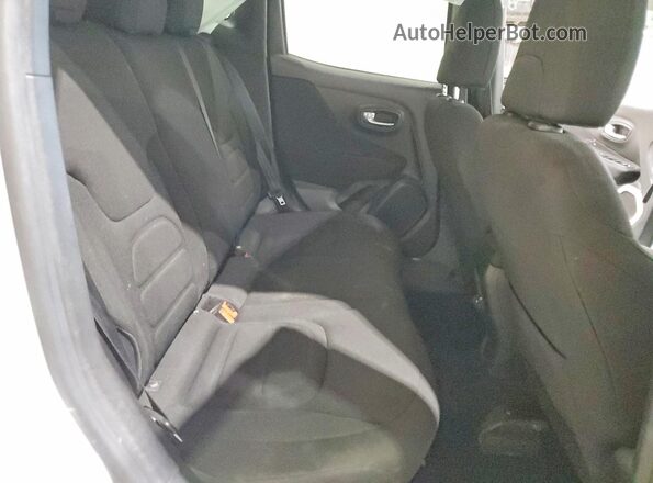 ZACNJCBB8MPM27958 2021 JEEP RENEGADE Silver Widok wnętrza z tyłu