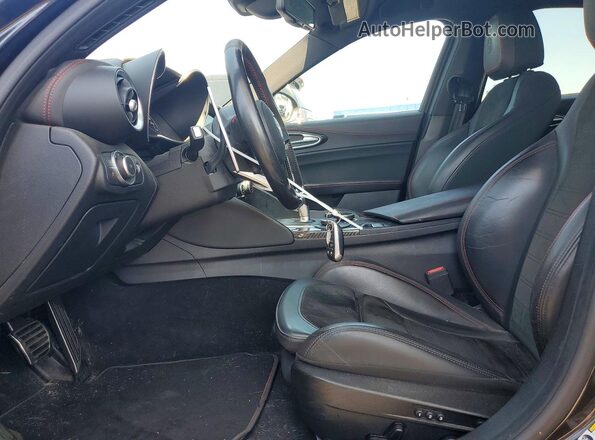 ZARFAEAV6J7578407 2018 ALFA ROMEO GIULIA Black Вид салону спереду