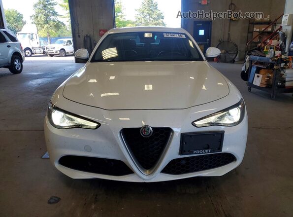ZARFAEDN0H7547482 2017 ALFA ROMEO GIULIA White Widok z przodu