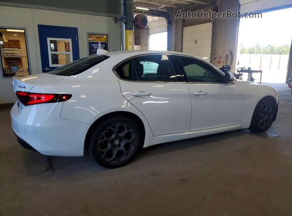 ZARFAEDN0H7547482 2017 ALFA ROMEO GIULIA White Tył prawy