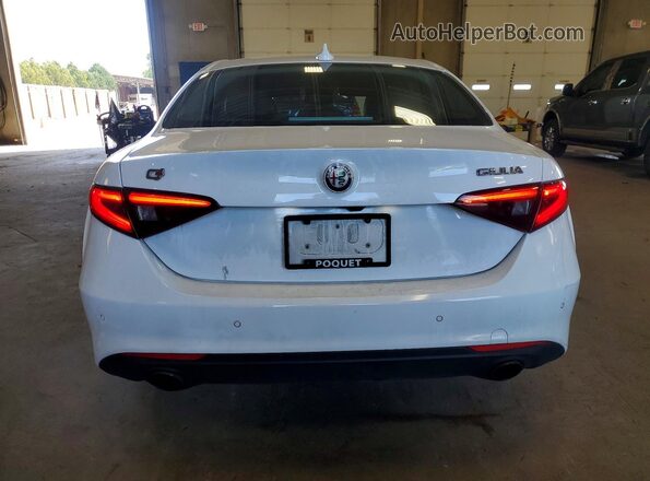 ZARFAEDN0H7547482 2017 ALFA ROMEO GIULIA White Widok z tyłu