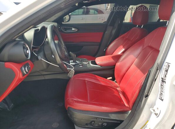 ZARFAMAN6L7631099 2020 ALFA ROMEO GIULIA Silver Front interior view