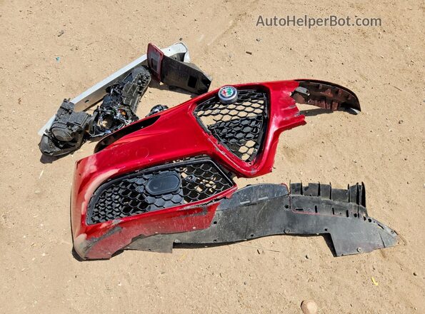 ZARFAMAN8N7659277 2022 ALFA ROMEO GIULIA Red Widok komory silnika