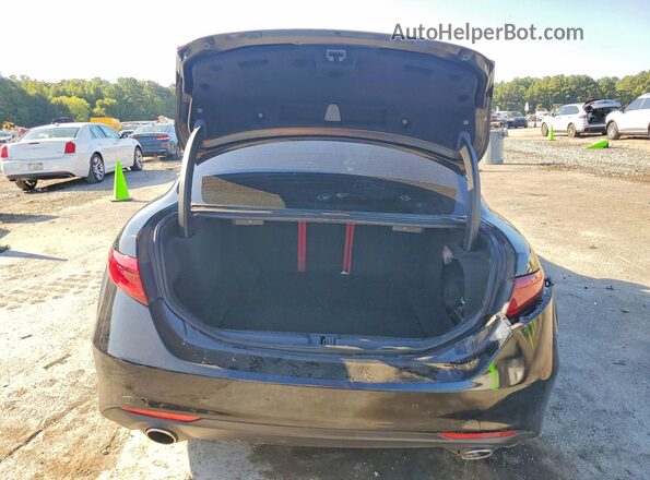 ZARFAMANXM7644827 2021 ALFA ROMEO GIULIA Black Widok z tyłu