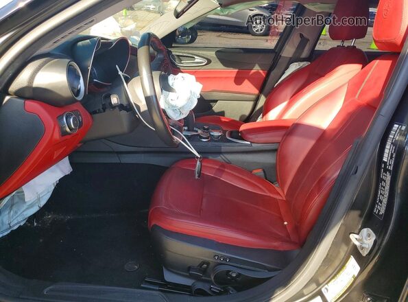 ZARFAMANXM7644827 2021 ALFA ROMEO GIULIA Black Widok wnętrza z przodu