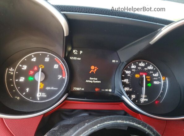 ZARFAMANXM7644827 2021 ALFA ROMEO GIULIA Black Widok zestawu wskaźników