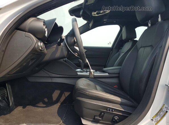 ZARFANBN1R7679798 2024 ALFA ROMEO GIULIA Silver Front interior view