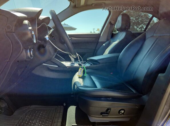 ZASFAKBN4J7B96374 2018 ALFA ROMEO STELVIO Серый Вид салона спереди