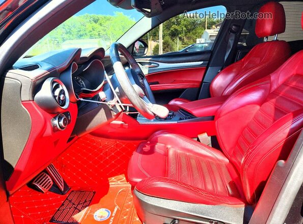 ZASFAKNN5J7C19933 2018 ALFA ROMEO STELVIO Black Front interior view