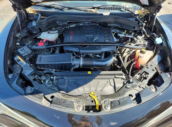 ZASFAKNN5J7C19933 2018 ALFA ROMEO STELVIO Black Engine compartment view