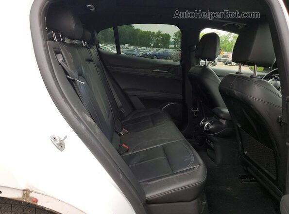 ZASPAKAN0P7D64154 2023 ALFA ROMEO STELVIO White Vista interior trasera