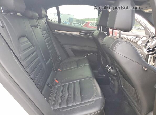 ZASPAKBN8K7C70241 2019 ALFA ROMEO STELVIO White Vista interior trasera