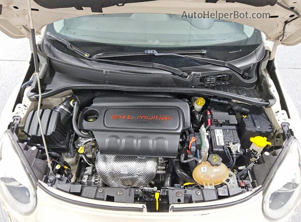 ZFBCFXDTXGP349079 2016 FIAT 500X Cream Vista del compartimento del motor
