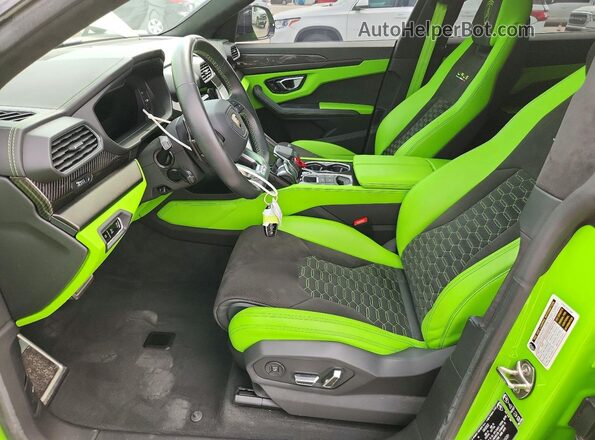 ZPBUA1ZL0NLA21530 2022 LAMBORGHINI URUS Зеленый Вид салона спереди