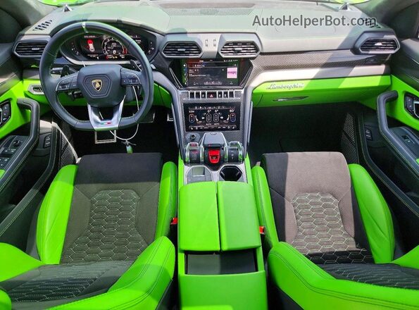 ZPBUA1ZL0NLA21530 2022 LAMBORGHINI URUS Зеленый Вид панели приборов