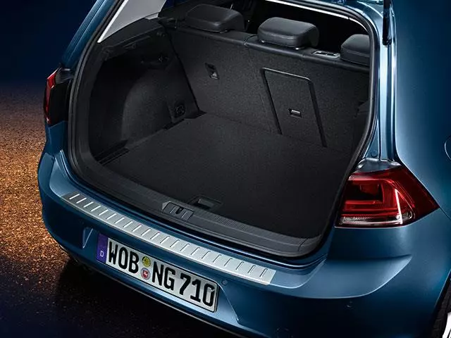 Rear Bumper Protection Plate 5G0-061-195 - View 3