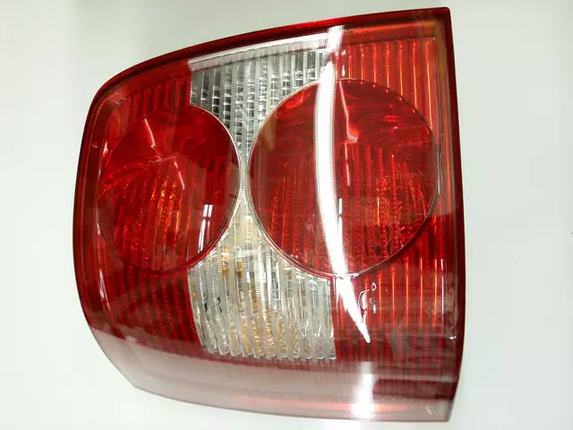 Tail Lamp Assembly 3B9-945-095-S - View 3