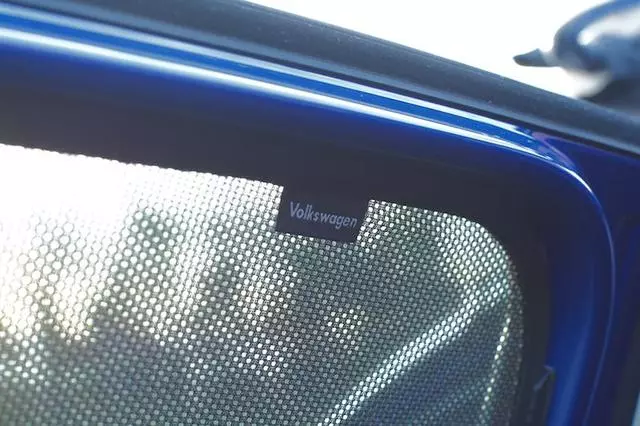 Sun Shade Pop In For Rear Side Windows (4 5K4-064-363 - View 2