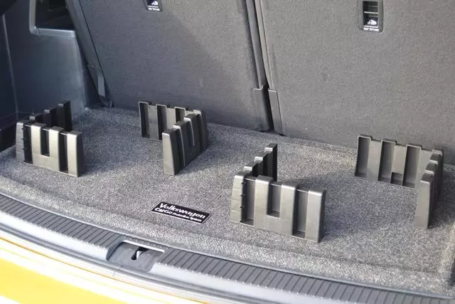 Heavy Duty Trunk Liner With Cargo Blocks 3CN-061-166-B-469 - View 4