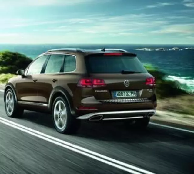 Chrome Look Rear Accent Strip 7P0-071-360