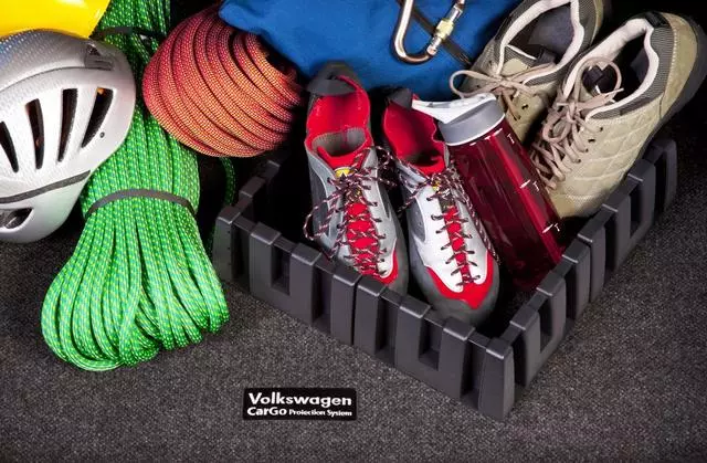 Heavy Duty Trunk Liner With Cargo Blocks 561-061-166-469 - View 3