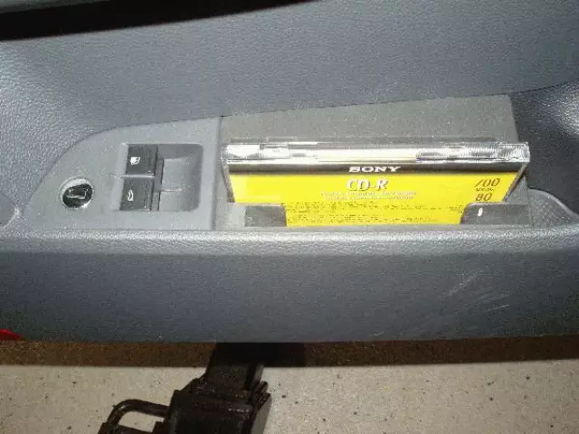 CD Stowage Compartment, Door 1K0-868-481-9B9 - View 4