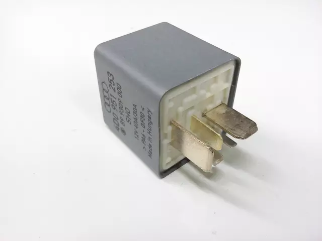 Fuel Pump Relay 4D0-951-253