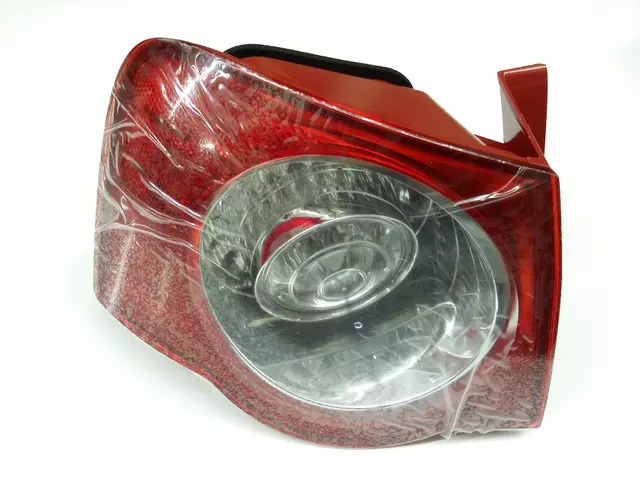 Tail Lamp Assembly 3C5-945-095-J - View 4