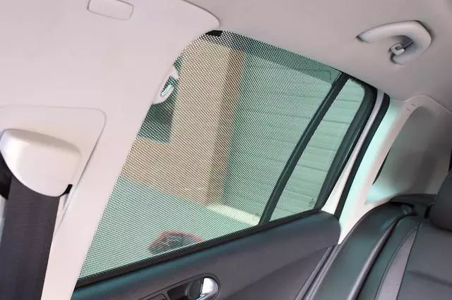 Sun Shade Pop In For Rear Side Windows 5N0-064-363 - View 3