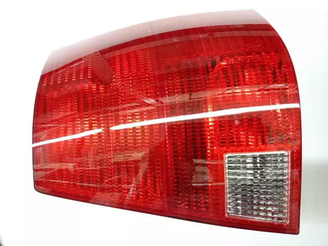 Tail Lamp Assembly 1J9-945-096-R - View 3