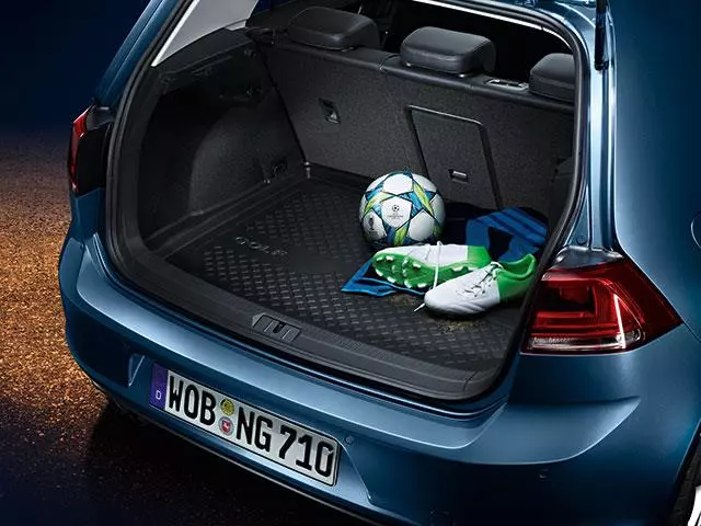 Plastic Trunk Liner, European Style 5G0-061-161