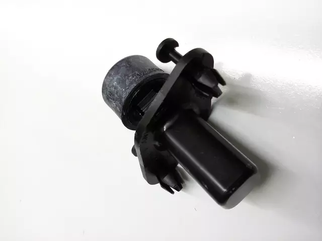 Hinge Assembly Retainer 1Q0-825-960-C - View 5