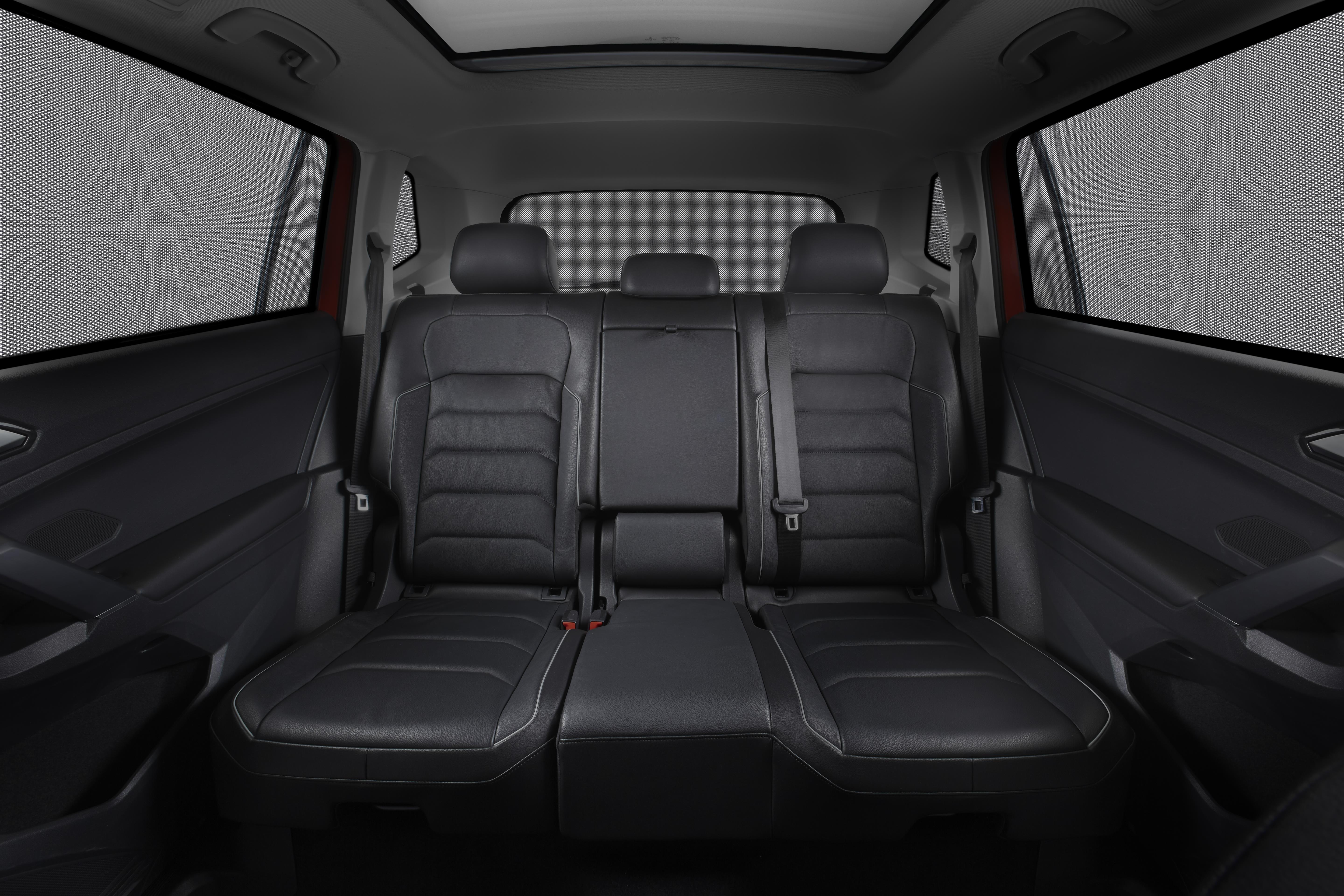 Rear Sunshades 5NN-064-365 - View 5