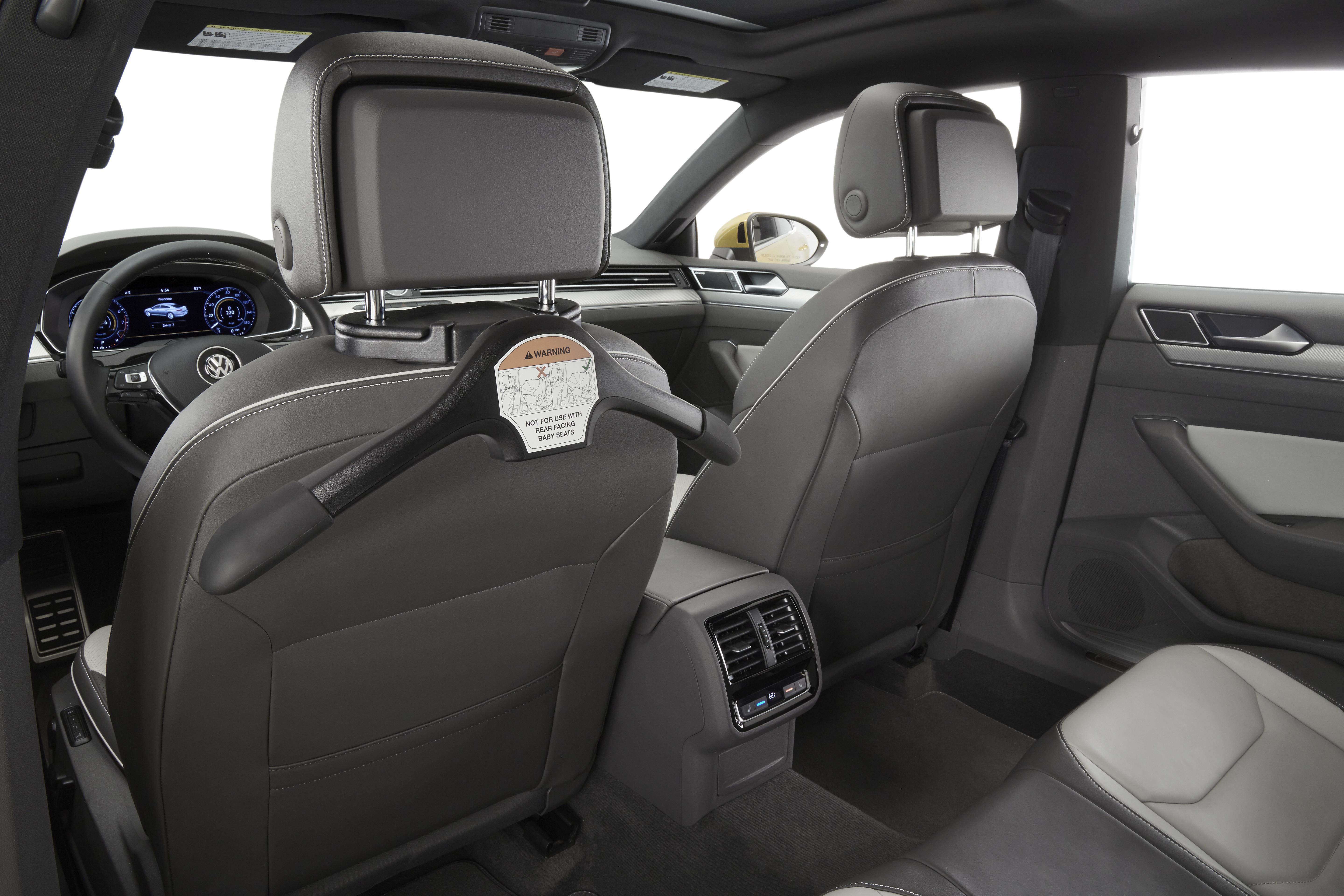 Coat Hanger 000-061-127-C